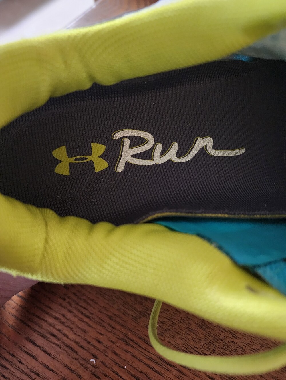 Women's Under Armor Run Sz 9 Running Shoes - Picture 7 of 8
